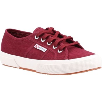 Superga  2750 Cotu Classic Womens Trainers  women's Shoes (Trainers) in Red