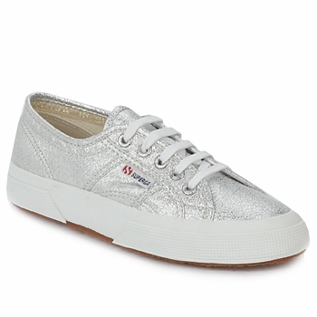 Superga  2750 METAL  women's Shoes (Trainers) in Silver